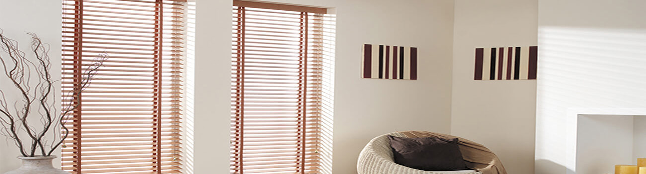 Wooden venetian blinds for home interiors in Delhi